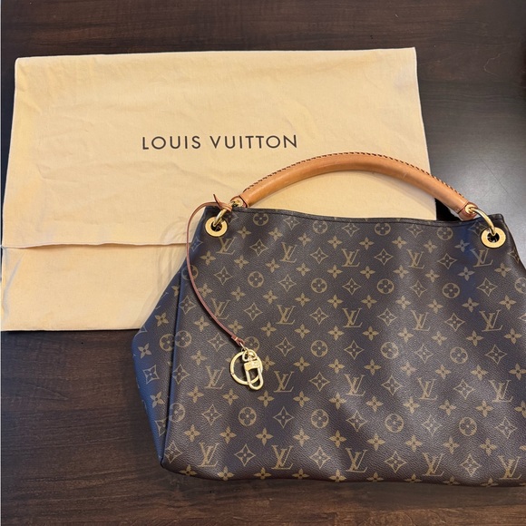 Authentic Louis Vuitton Artsy MM - Picture 13 of 15